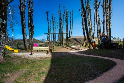 aire de jeux à côté de la mairie